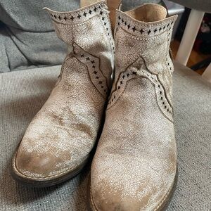 Volatile Ankle Cowboy Boots size 7.5
